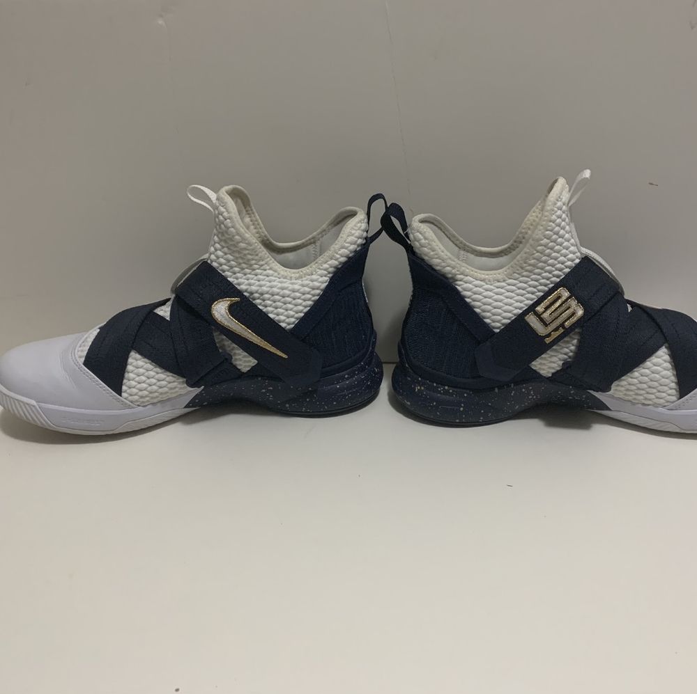 Nike LBJ Soldier Zoom